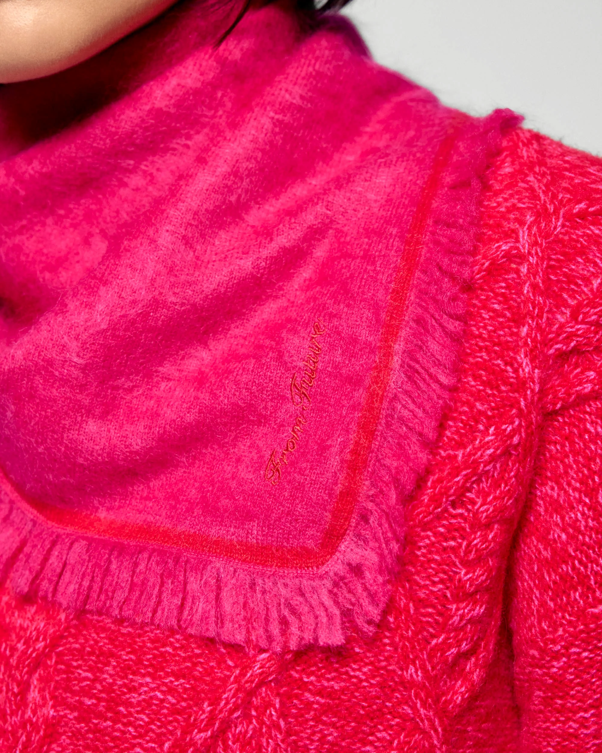 Regular Brushed Cashmere Scarf with Contrast Stripe (H25 / ACCESSOIRES / Raspberry Pink) - Image 2