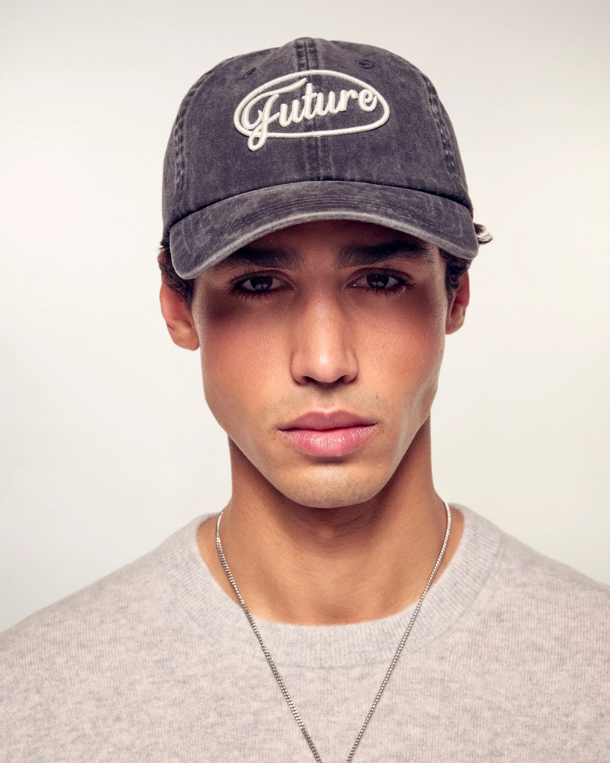 Cap with Raised Embroidery (S26 / ACCESSOIRES/ Washed Black)