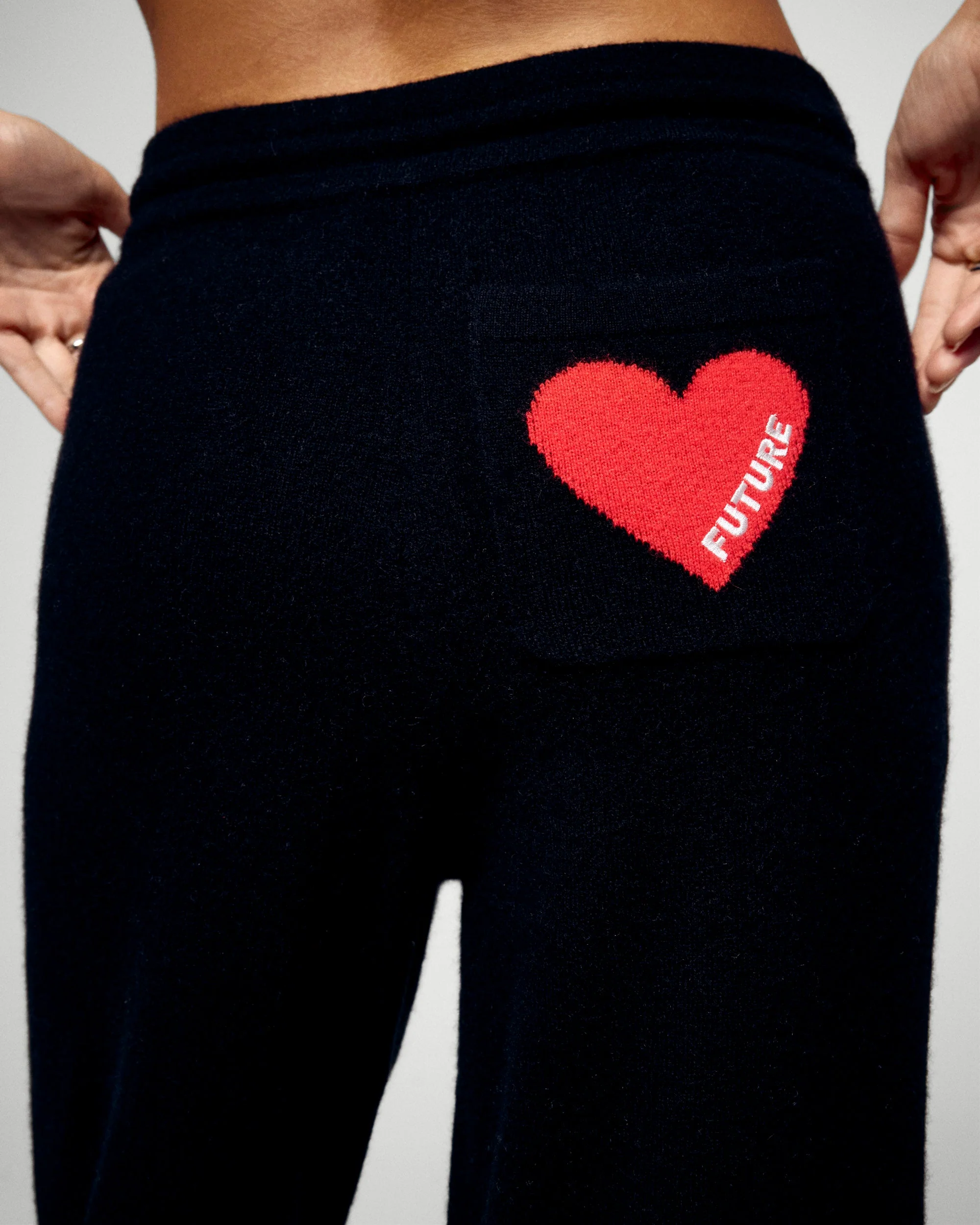 Wide Joggers (H25 / FEMME / Black) - Image 3