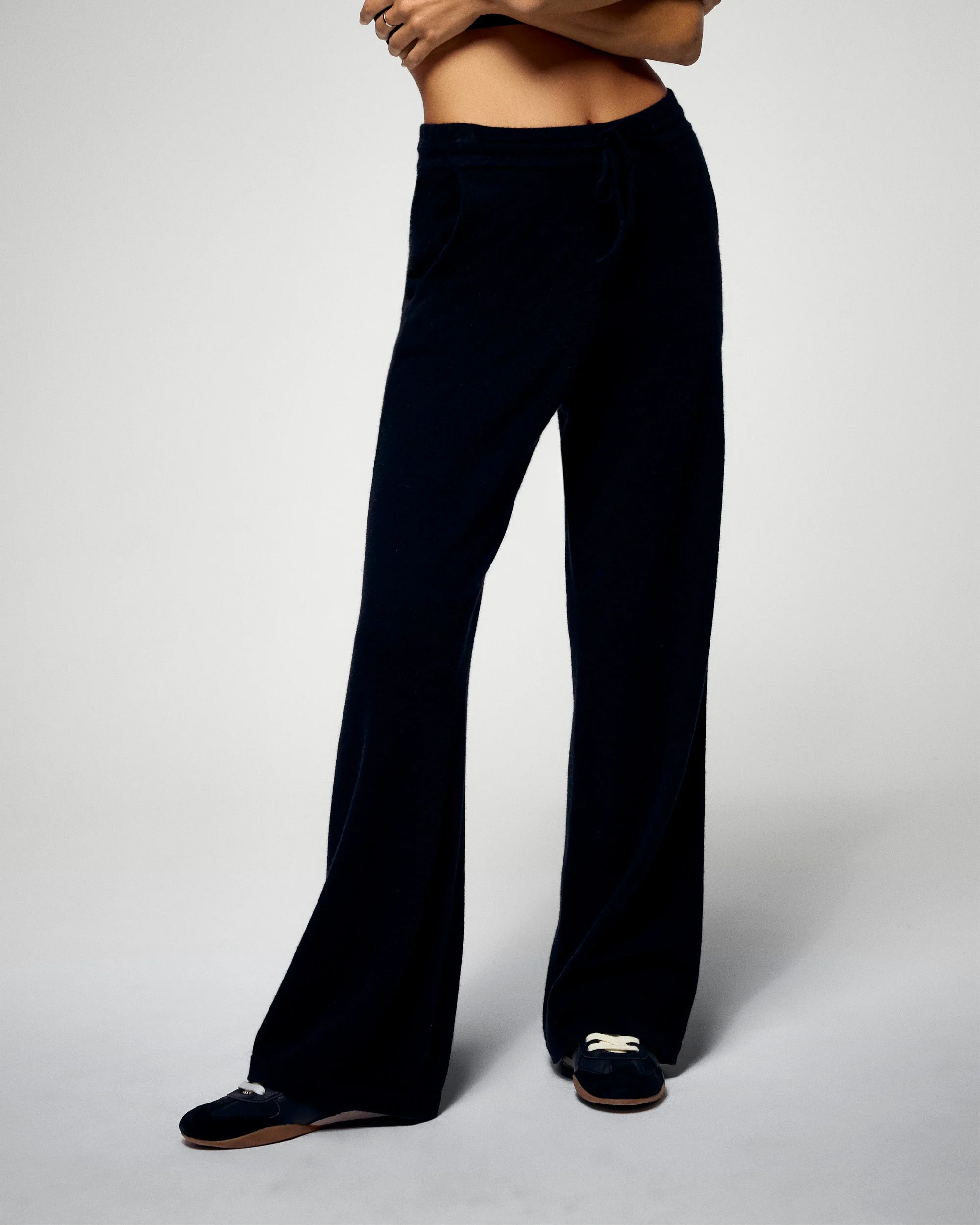 Wide Joggers (H25 / FEMME / Black) - Image 4
