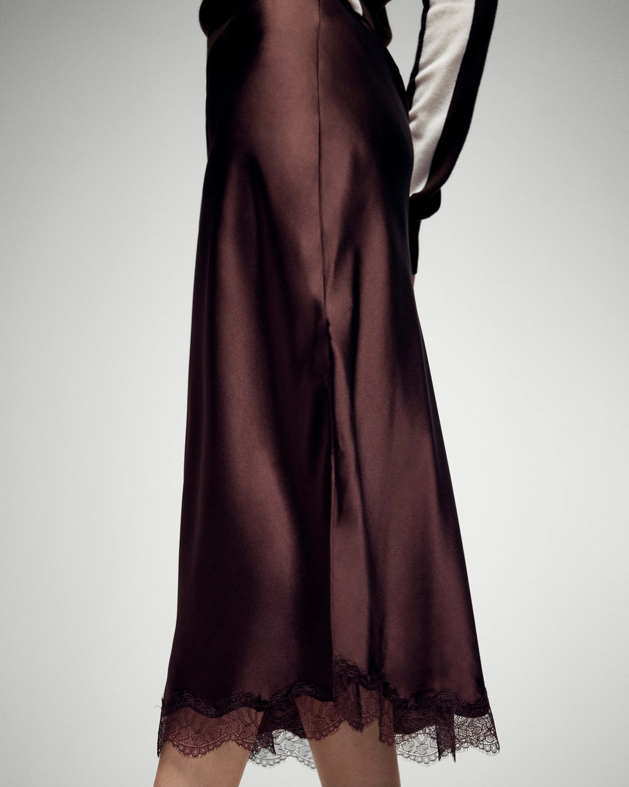 Mid-Length Skirt (H25 / FEMME / Chocolate) - Image 5