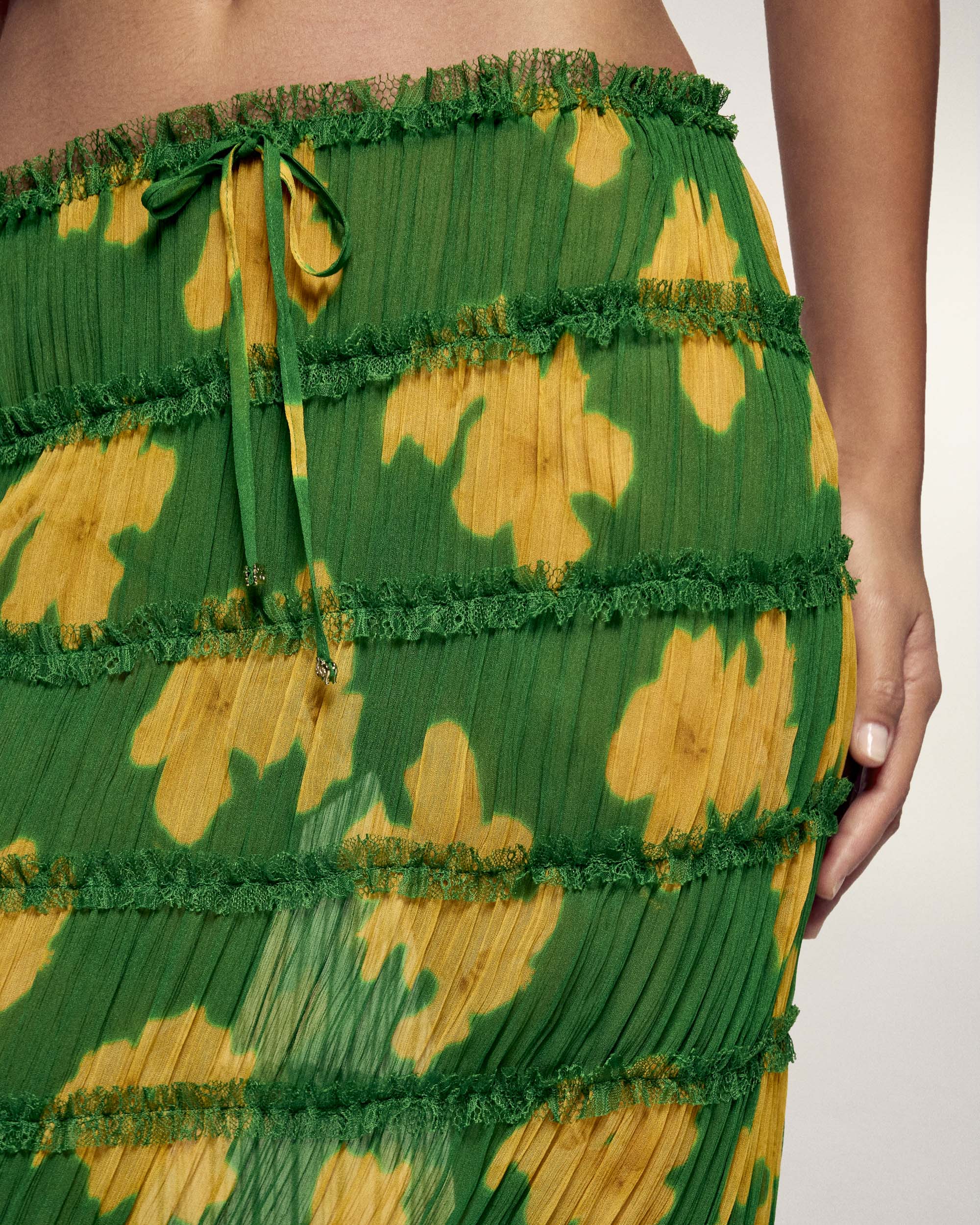 Printed Smocked Mid-Length Skirt (S26 / FEMME / Brazil Hibiscus) - Image 2