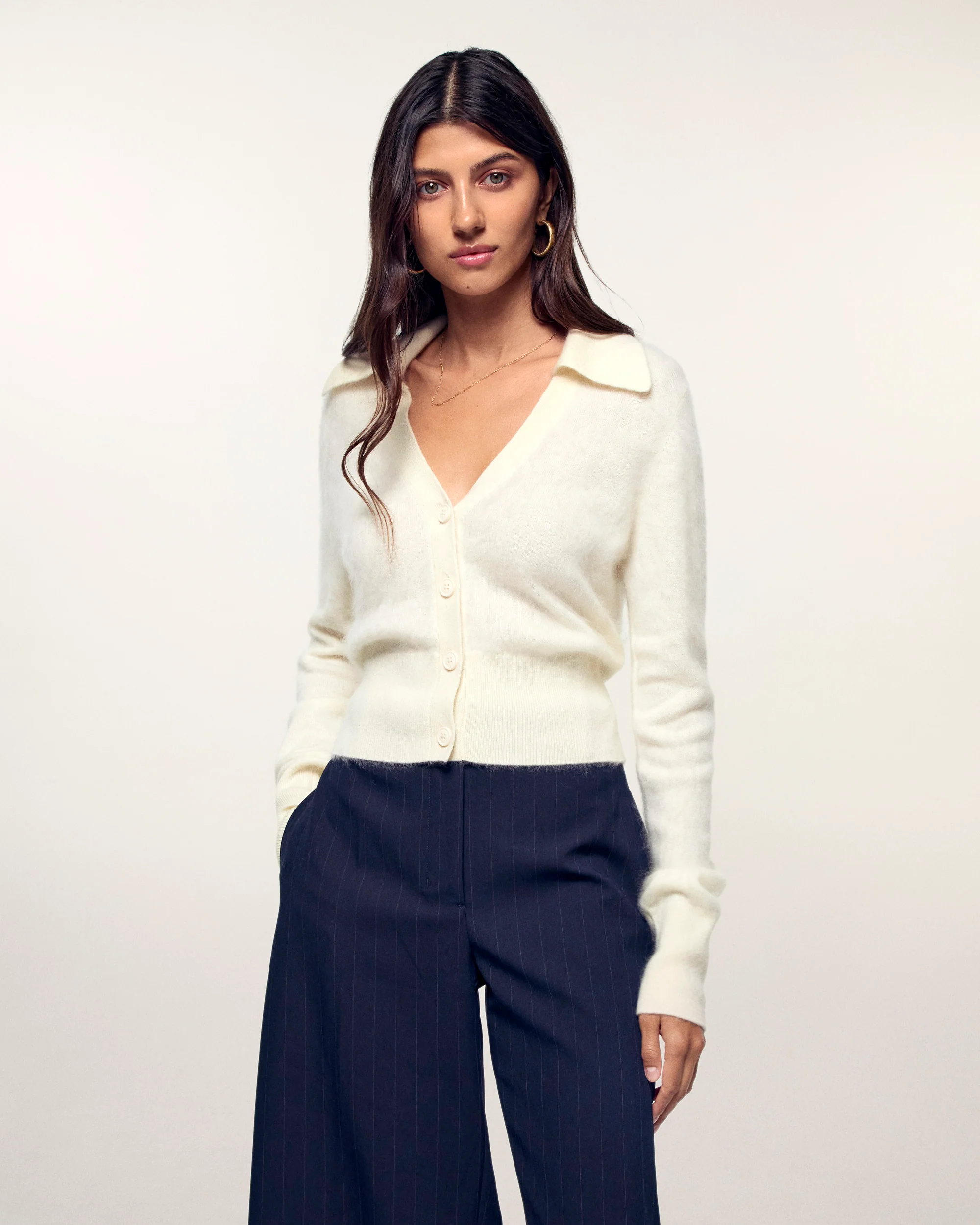 Brushed Cashmere Ribbed Cardigan with Embroidered Logo (S26 / FEMME / Ecru)