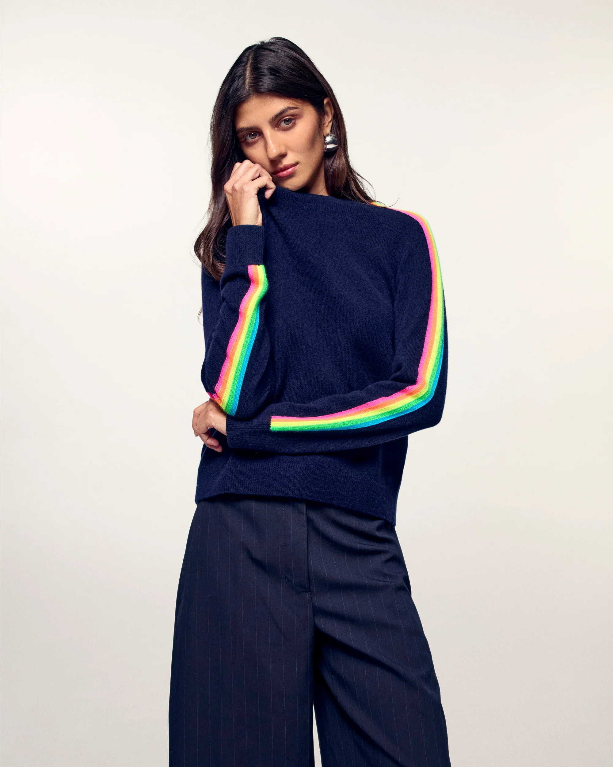 Crewneck Sweater with Multicolored Stripes on the Sleeves (S26 / WOMEN / Navy)