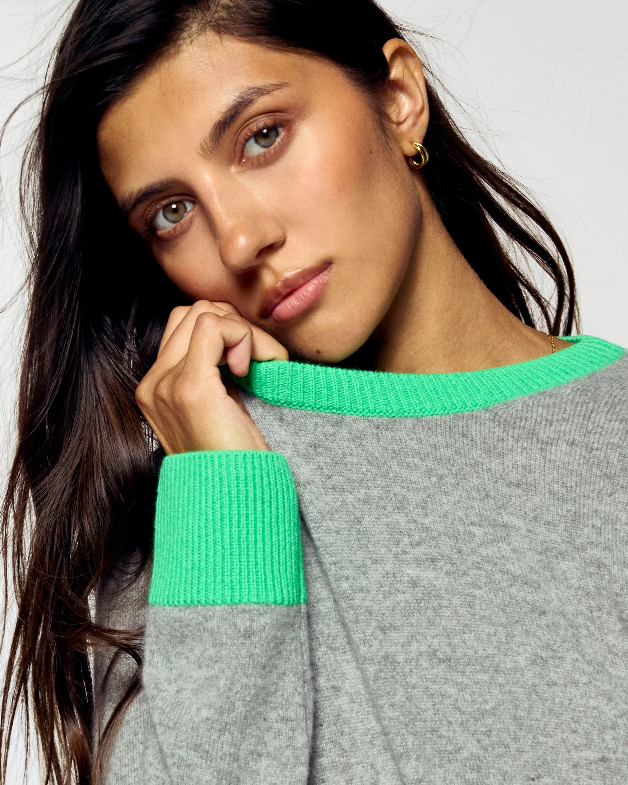 Crewneck Sweater Two-tone (H25 / FEMME / Dark Heather Gray) - Image 2