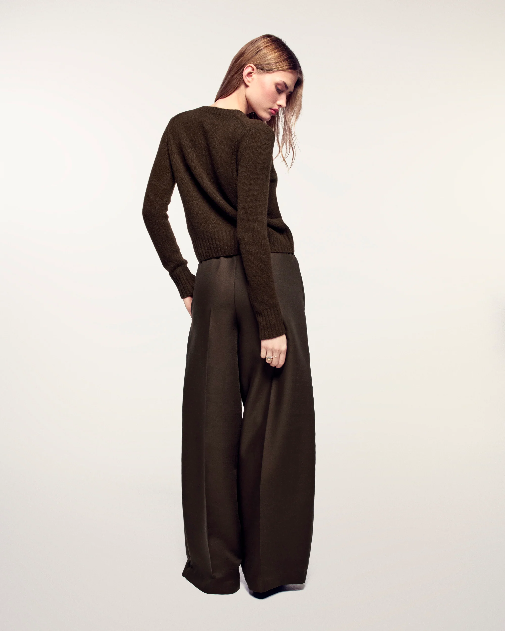 Cropped Crewneck Sweater (S26 / FEMME / Chocolat) - Image 4
