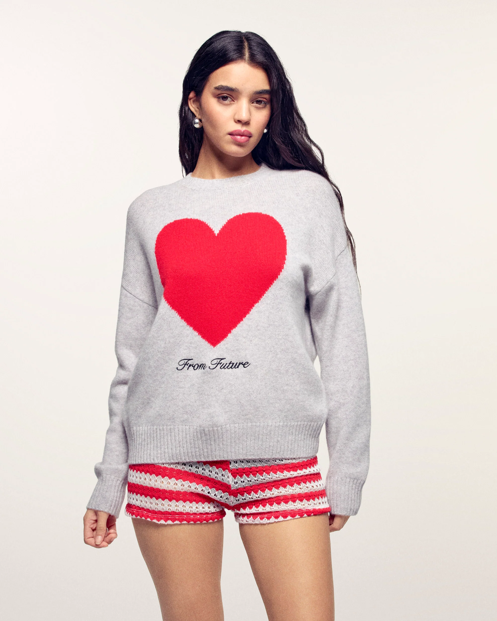 "From Future" Embroidery Heart Crewneck Sweater (S26/ FEMME/ Gris Chiné Clair)