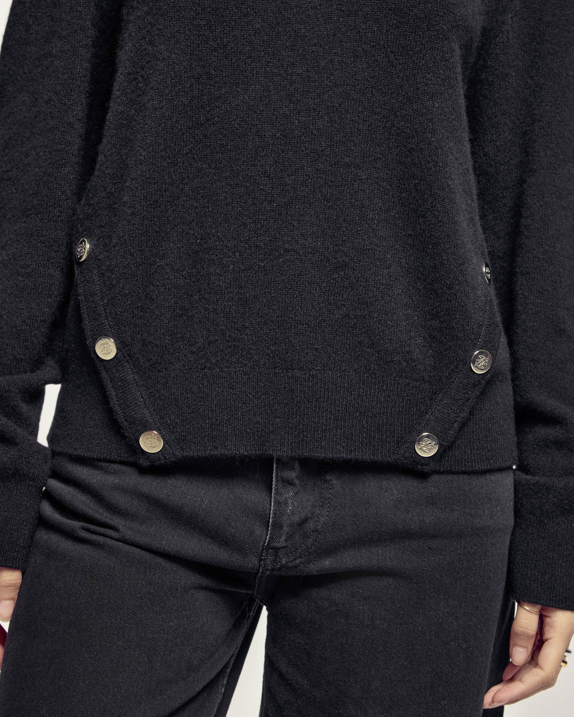 Gold Button Crewneck Sweater (S26/ FEMME/ Noir) - Image 2
