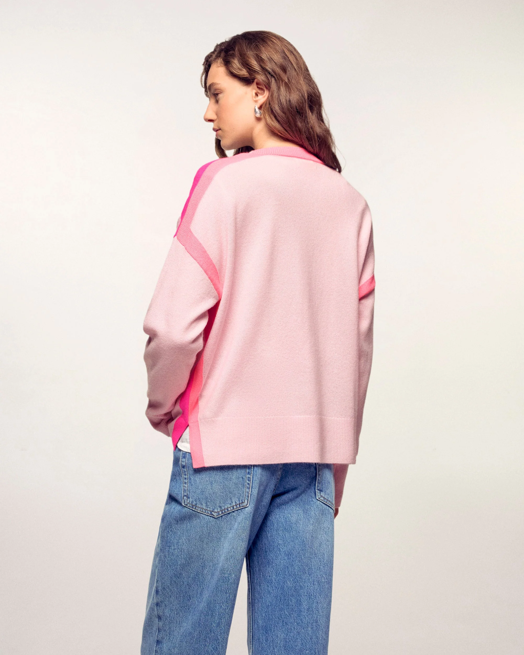 Oversize Crewneck Sweater with Contrasting Trim (S26 / FEMME / Sky Pink) - Image 2