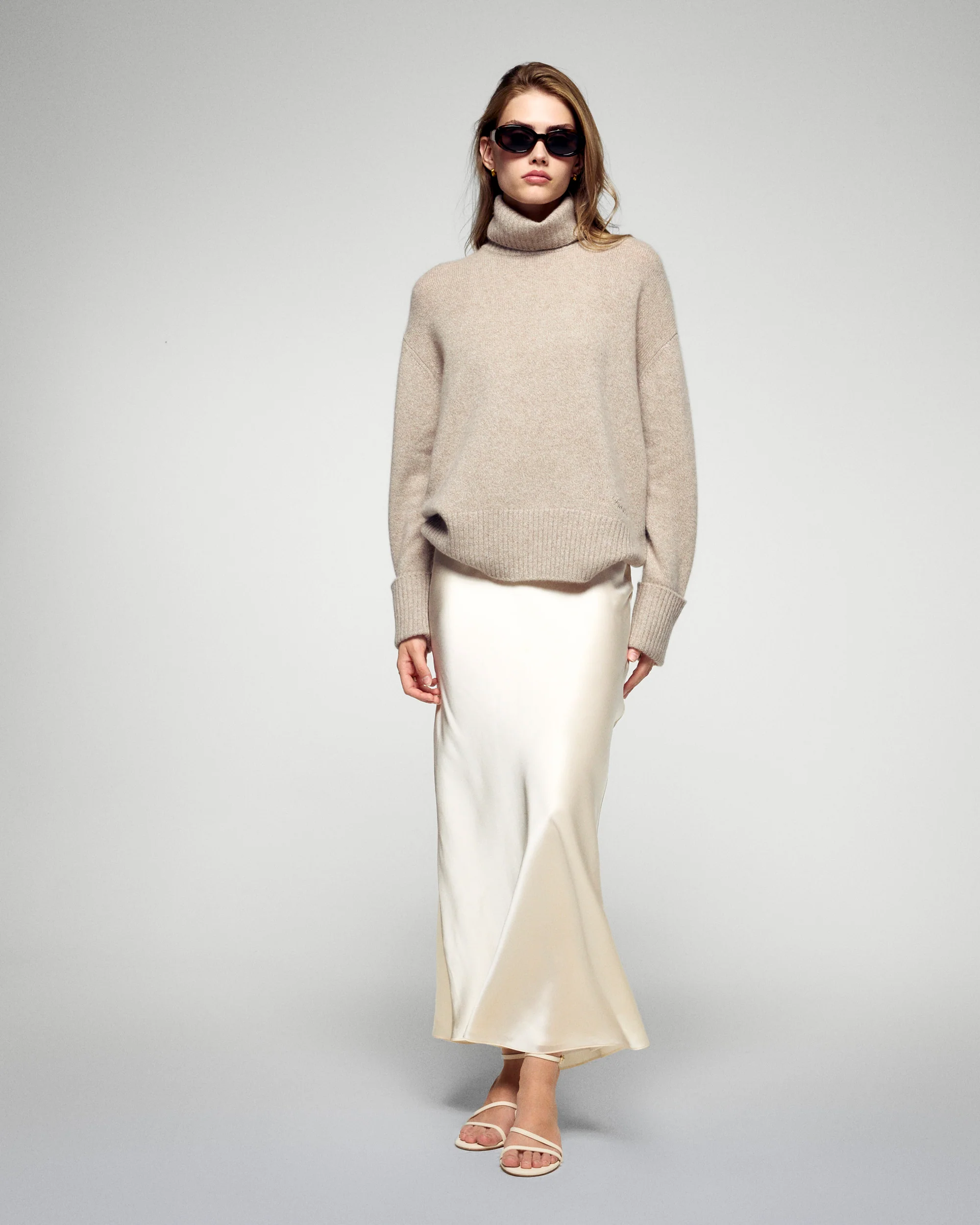 Turtleneck Sweater (H25 / WOMEN / Taupe) - Image 3