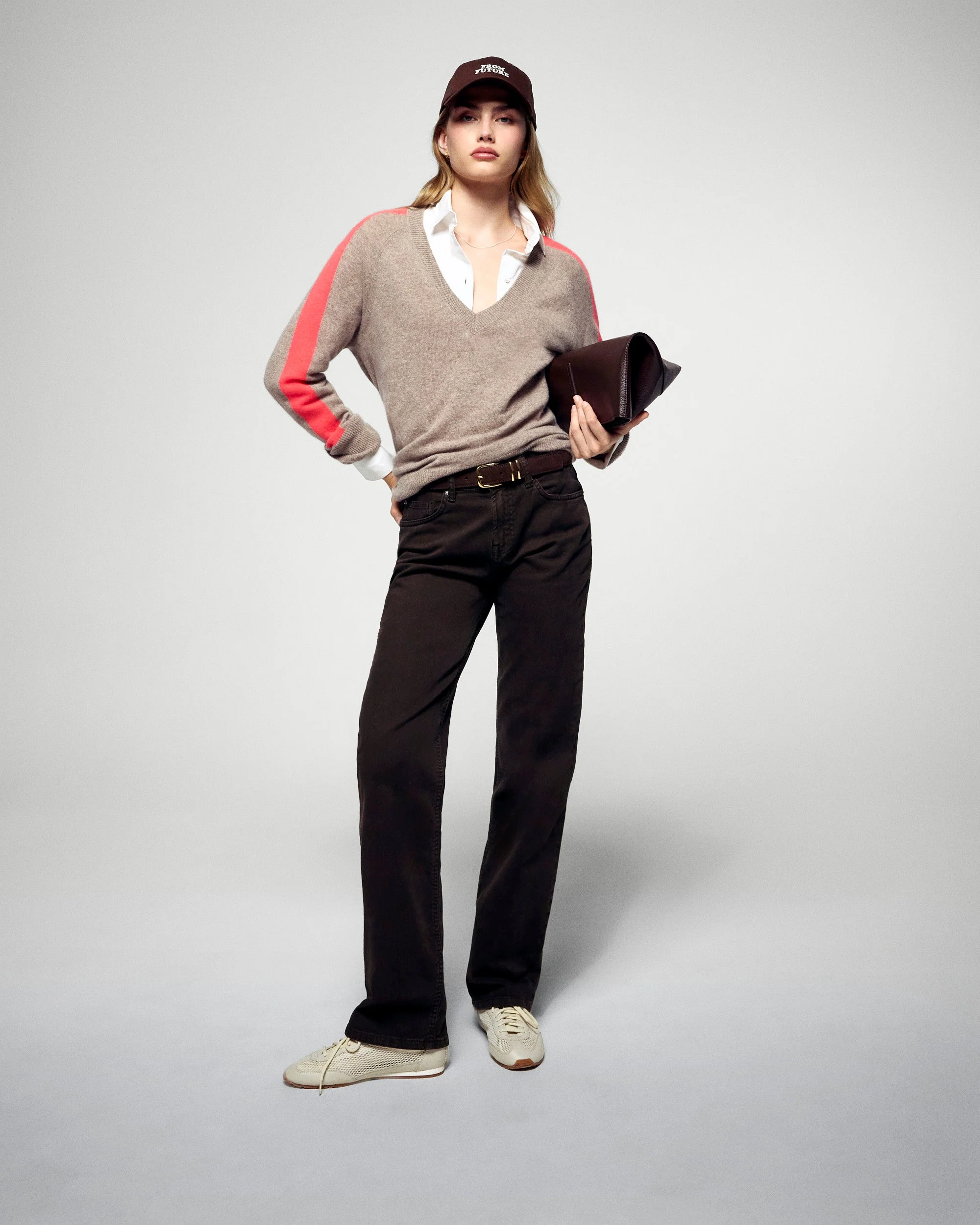 V-Neck Sweater (H25 / FEMME / Taupe) - Image 3