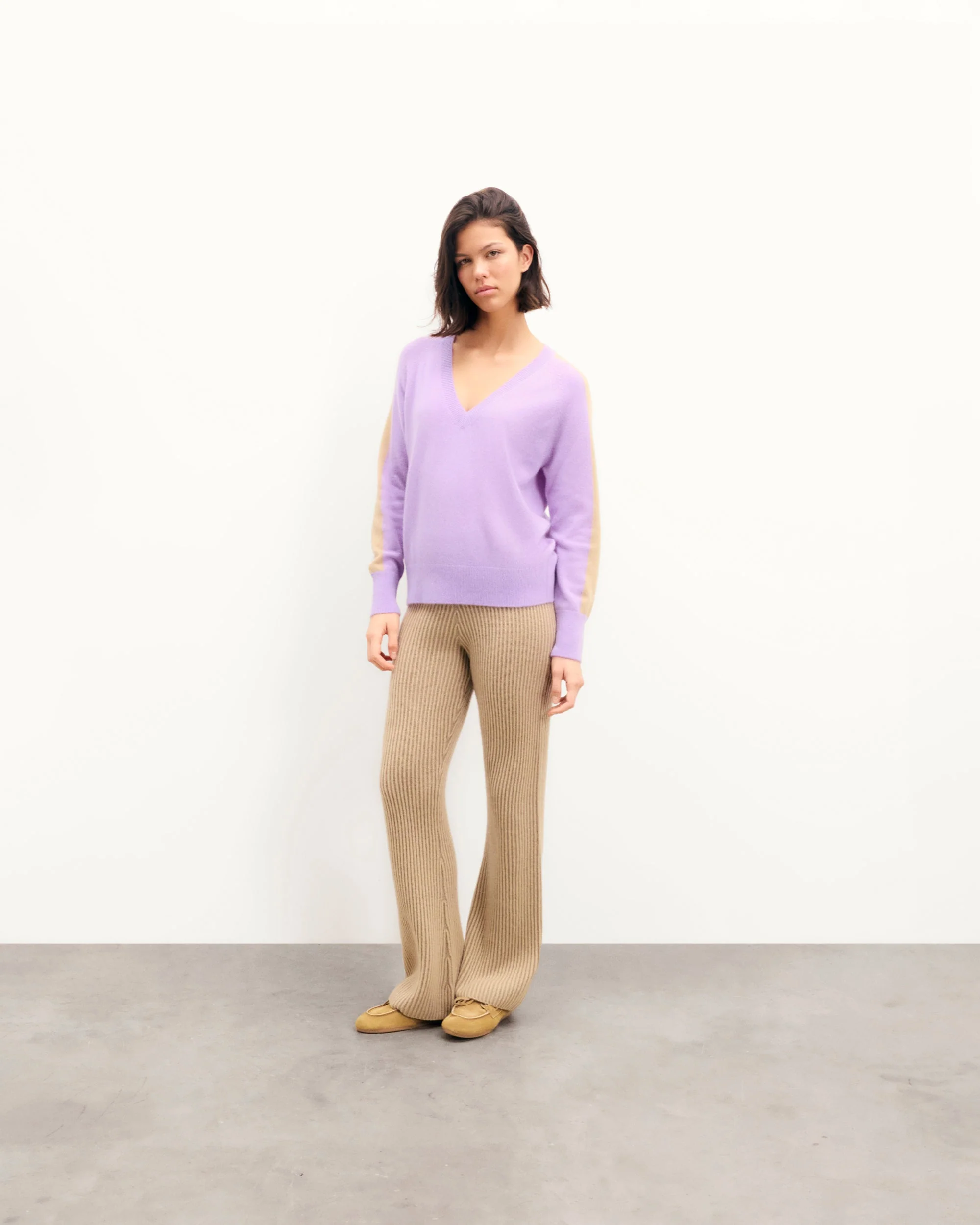 Oversized V-Neck Sweater with Stripes and Light Sleeves (S25 / WOMEN / Fantasy Lilac) - Image 3