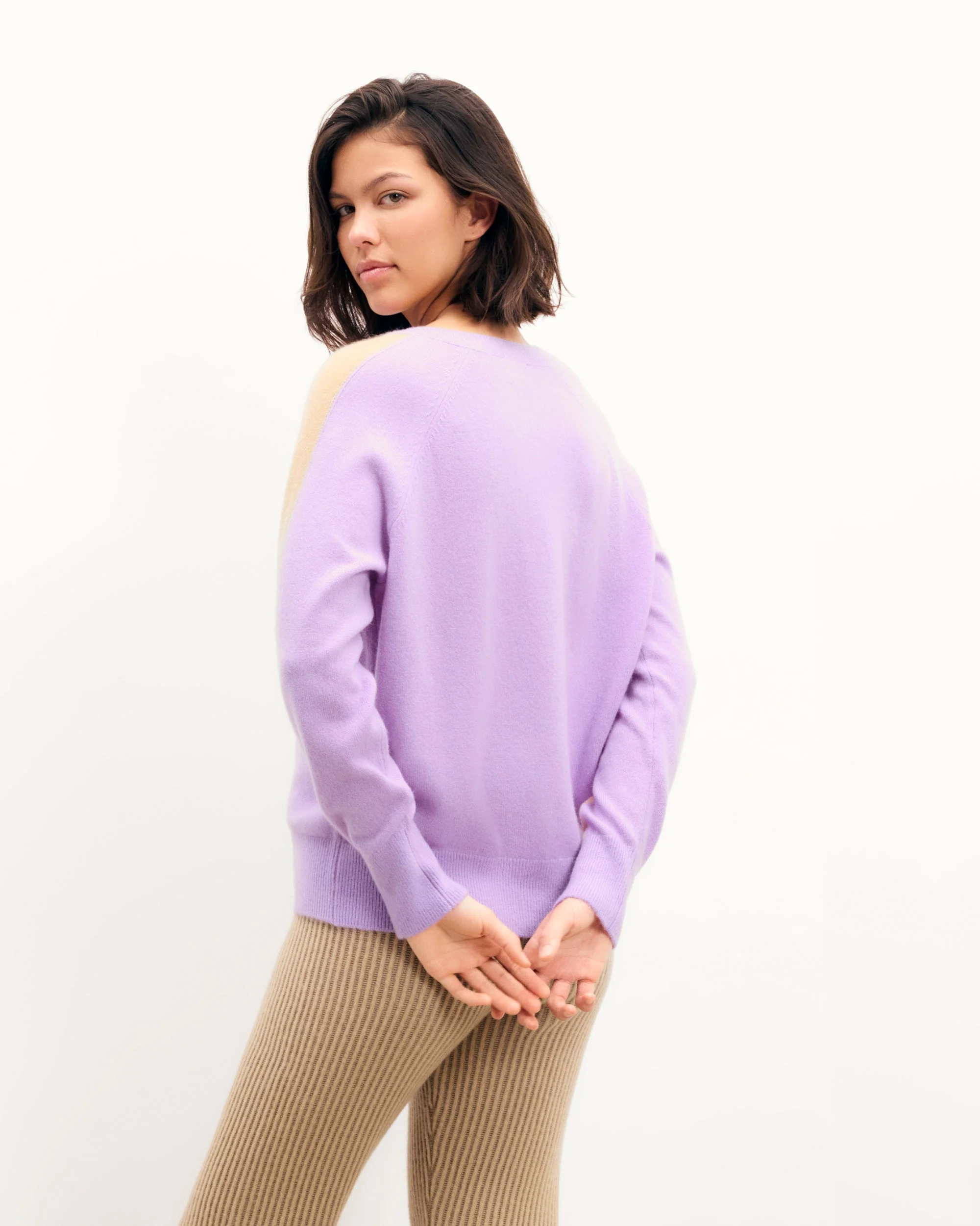 Oversized V-Neck Sweater with Stripes and Light Sleeves (S25 / WOMEN / Fantasy Lilac) - Image 4