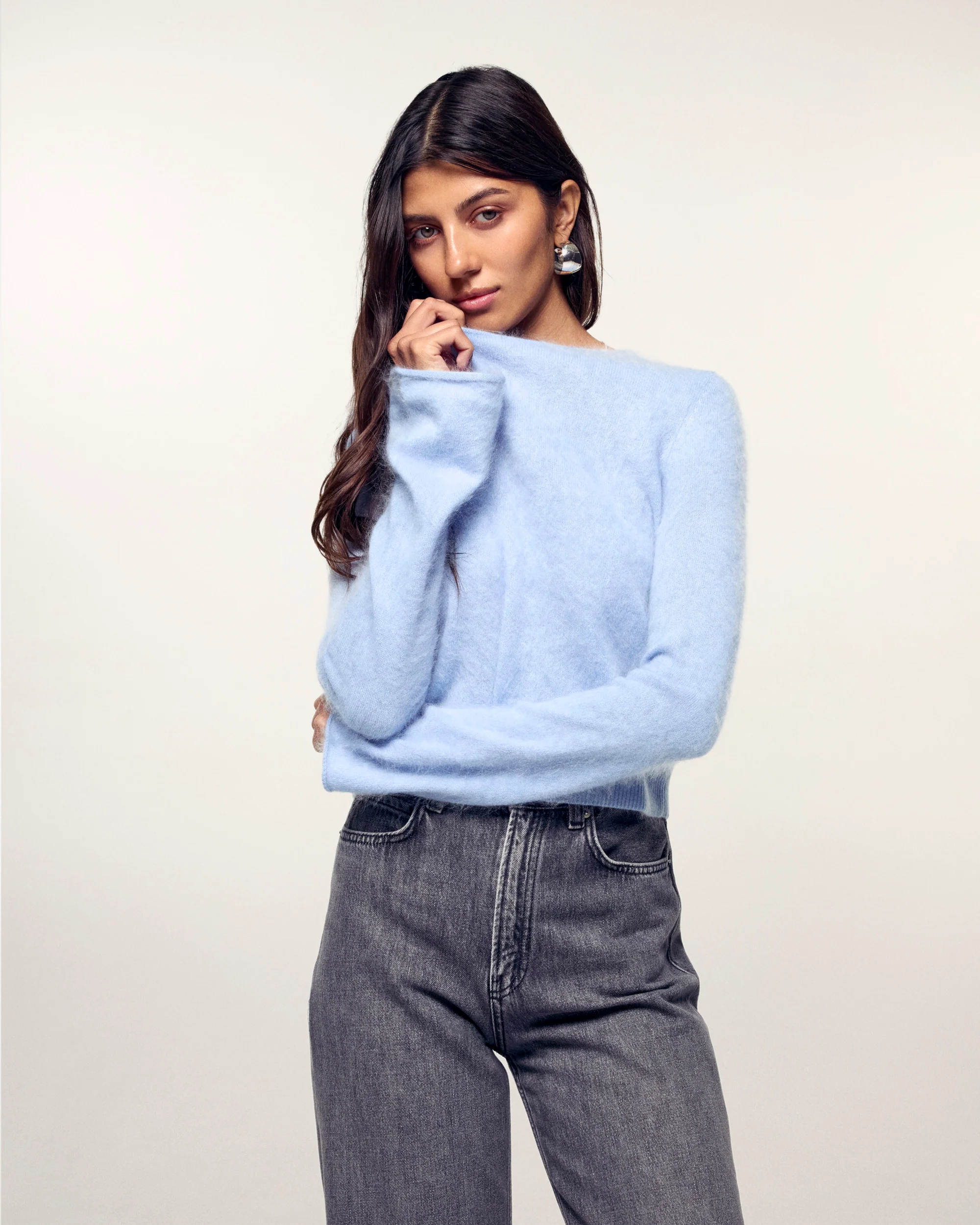 Brushed Cashmere Cardigan with Golden Double F Closure (S26 / FEMME / Baby blue)