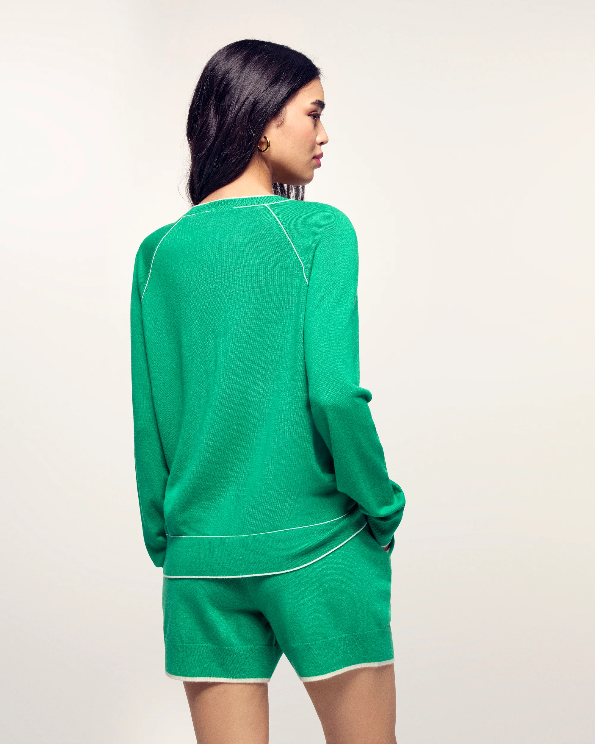 Contrasting Trim V-neck Sweater (S26 / FEMME / Infinity Green / RWS) - Image 4