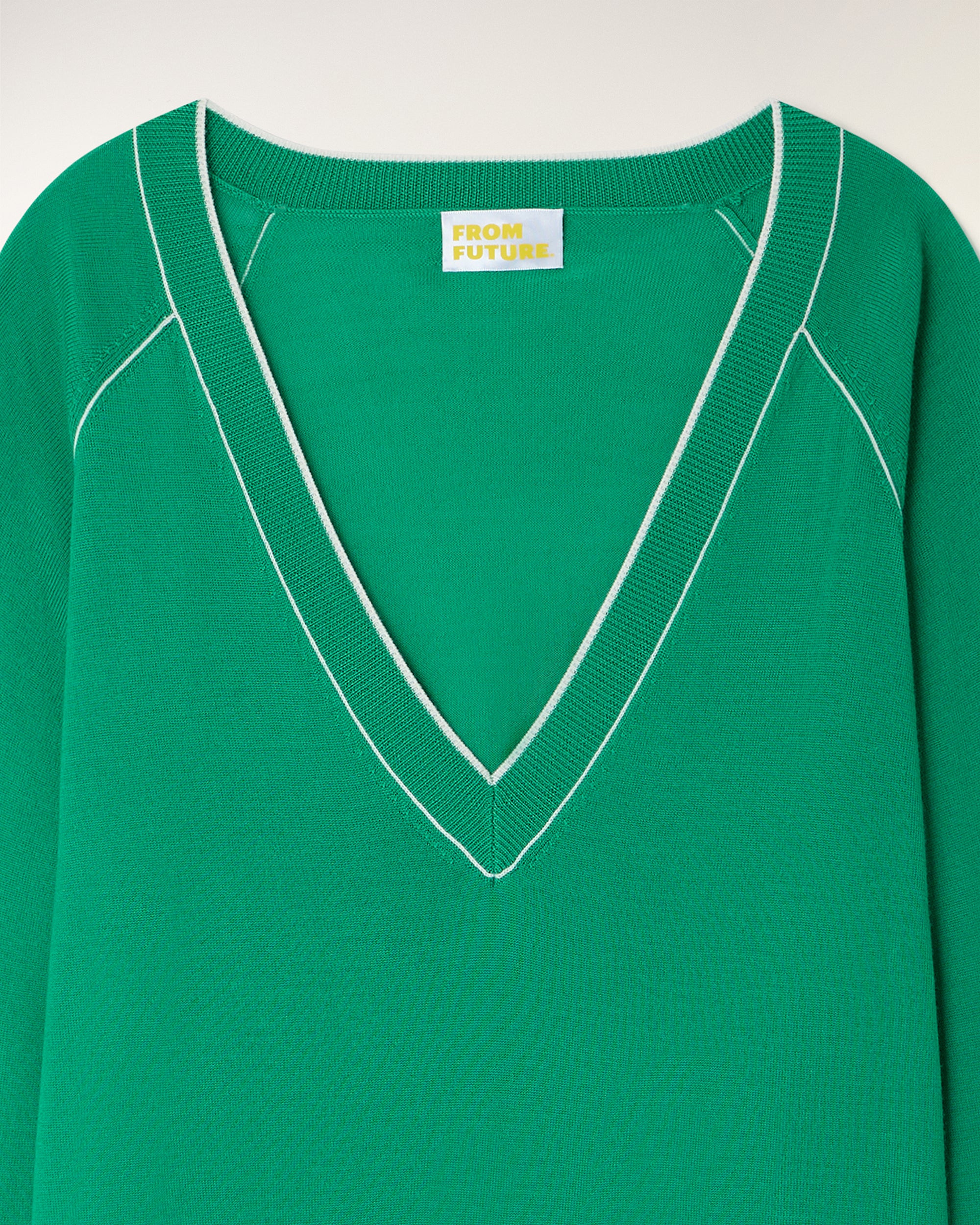 Contrasting Trim V-neck Sweater (S26 / FEMME / Infinity Green / RWS) - Image 6