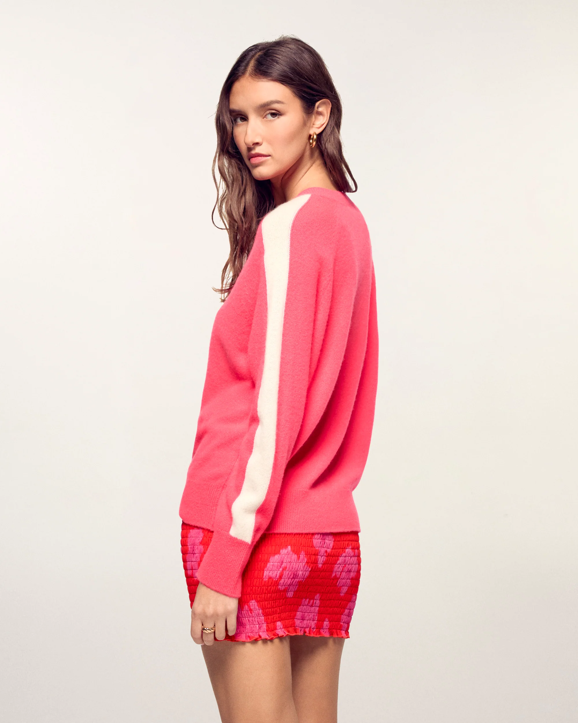 V-Neck Sweater (S26 / FEMME / Love Coral) - Image 3