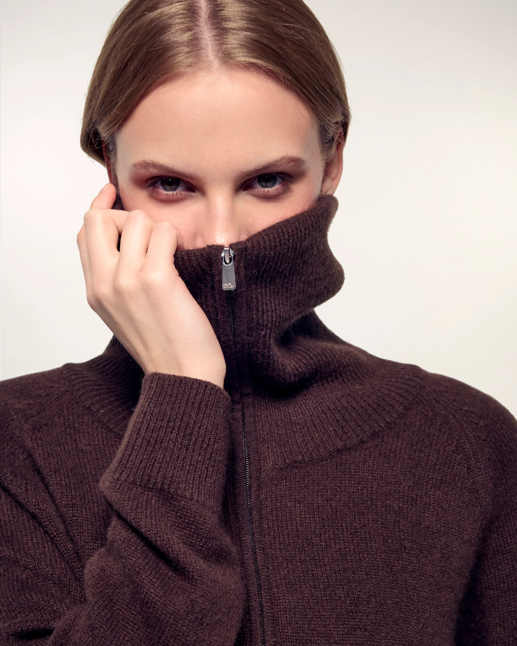 Wide Collar Cardigan (S26/ FEMME/ Chocolat) - Image 3