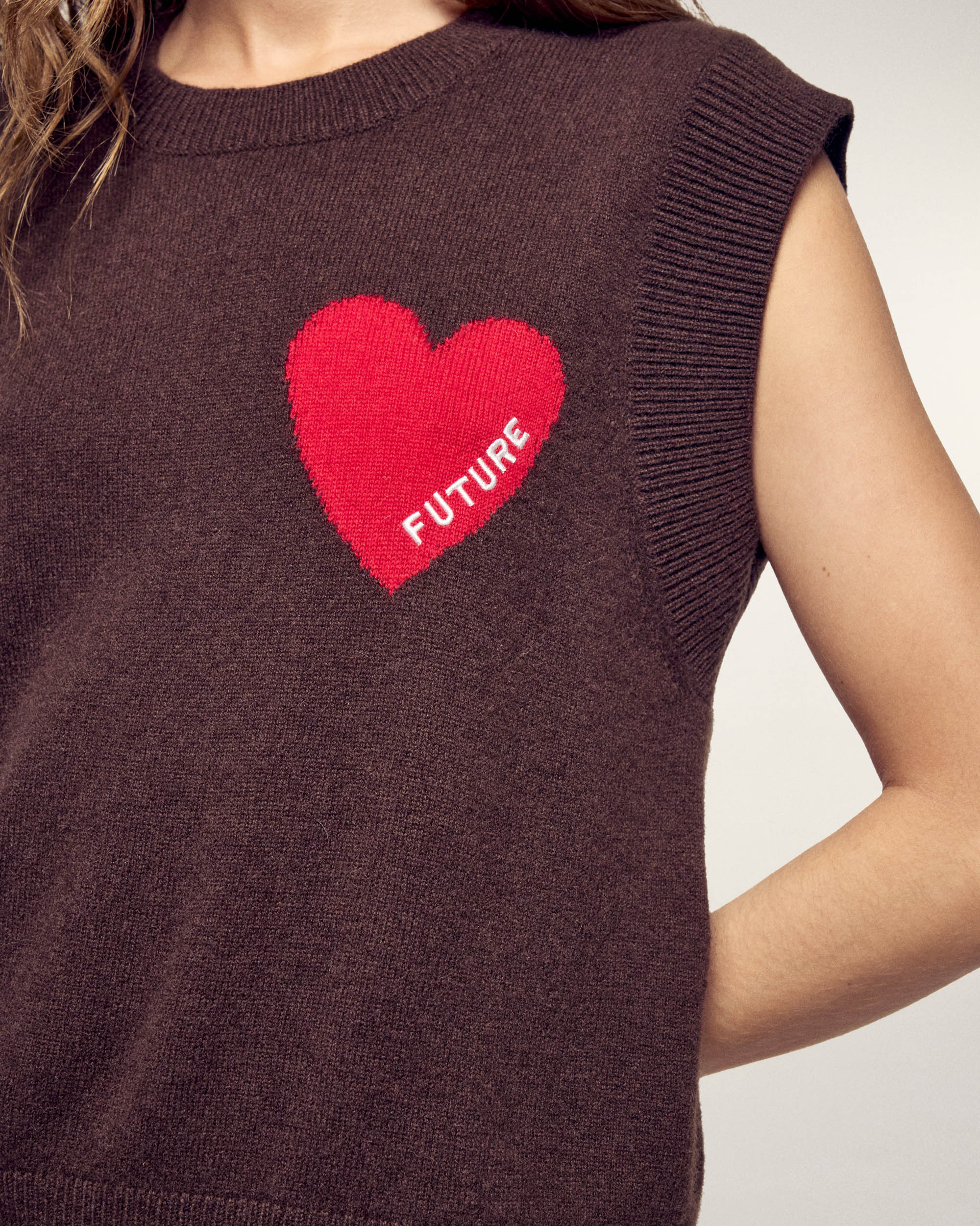 Sleeveless Sweater (S26 / FEMME / Chocolat) - Image 2
