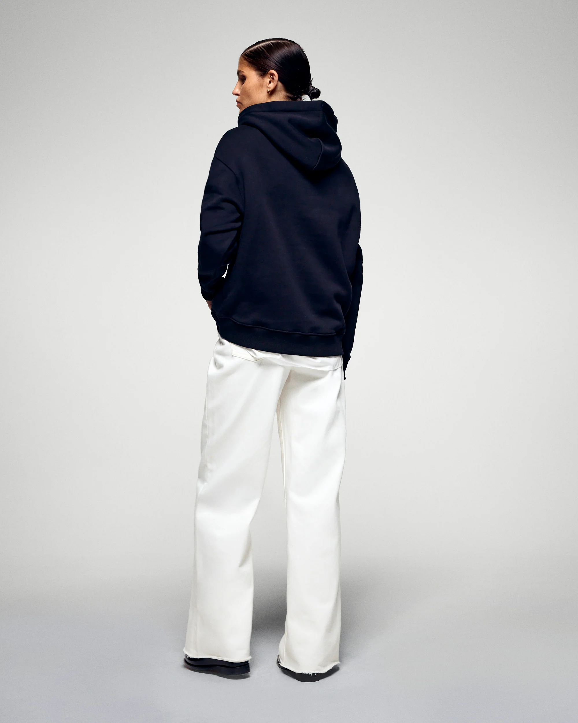 Hoodie Sweatshirt (H25 / WOMEN / Black) - Image 4