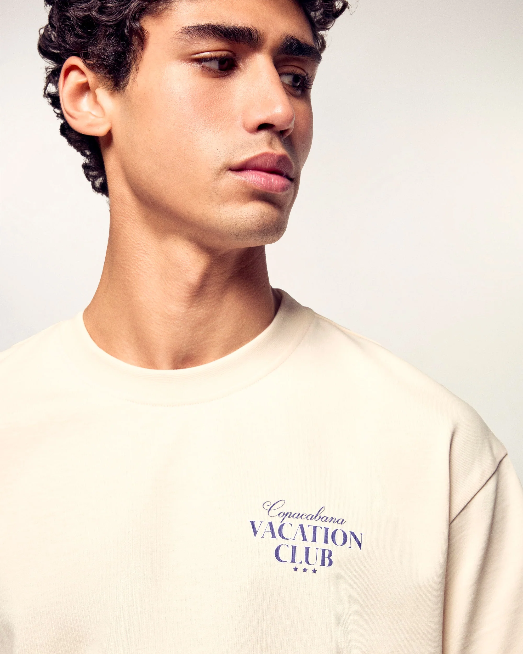 Printed "Copacabana Vacation Club" T-shirt (S26 / HOMME / Sable) - Image 3
